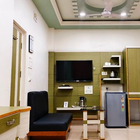 Hotel Samrat Baharampur エクステリア 写真