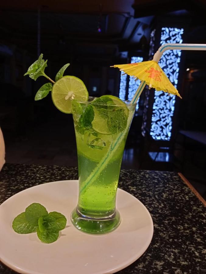 Hotel Samrat Baharampur エクステリア 写真
