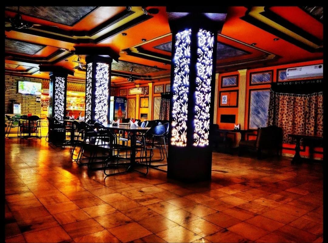 Hotel Samrat Baharampur エクステリア 写真