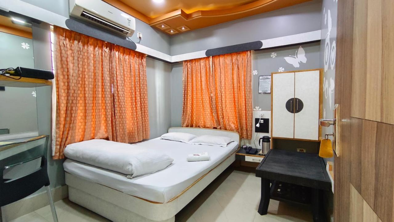 Hotel Samrat Baharampur エクステリア 写真