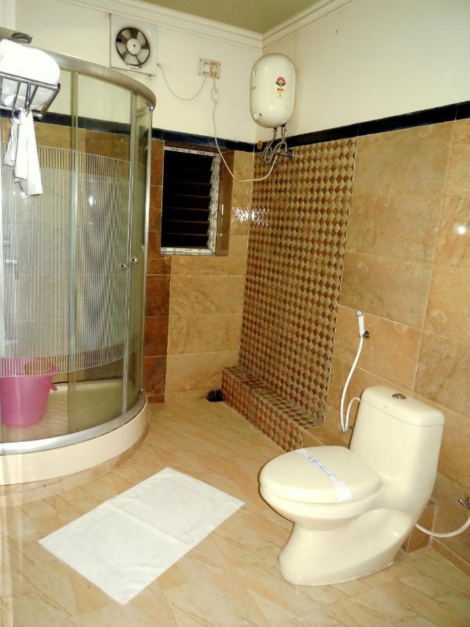 Hotel Samrat Baharampur エクステリア 写真