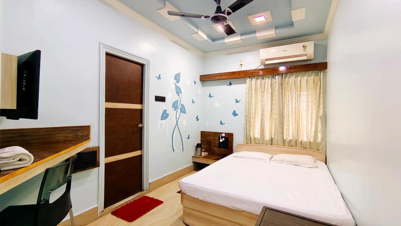 Hotel Samrat Baharampur エクステリア 写真