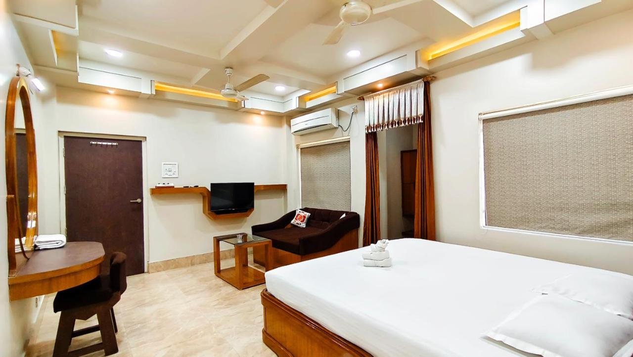 Hotel Samrat Baharampur エクステリア 写真