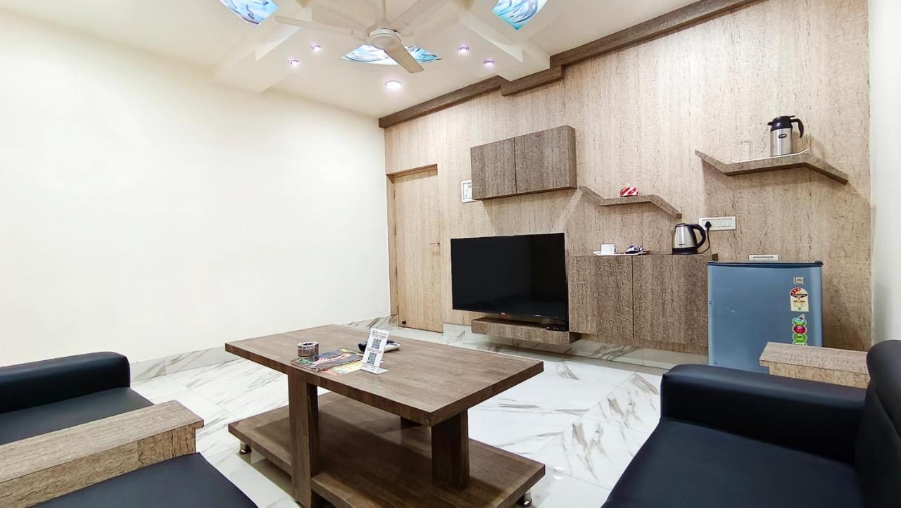 Hotel Samrat Baharampur エクステリア 写真