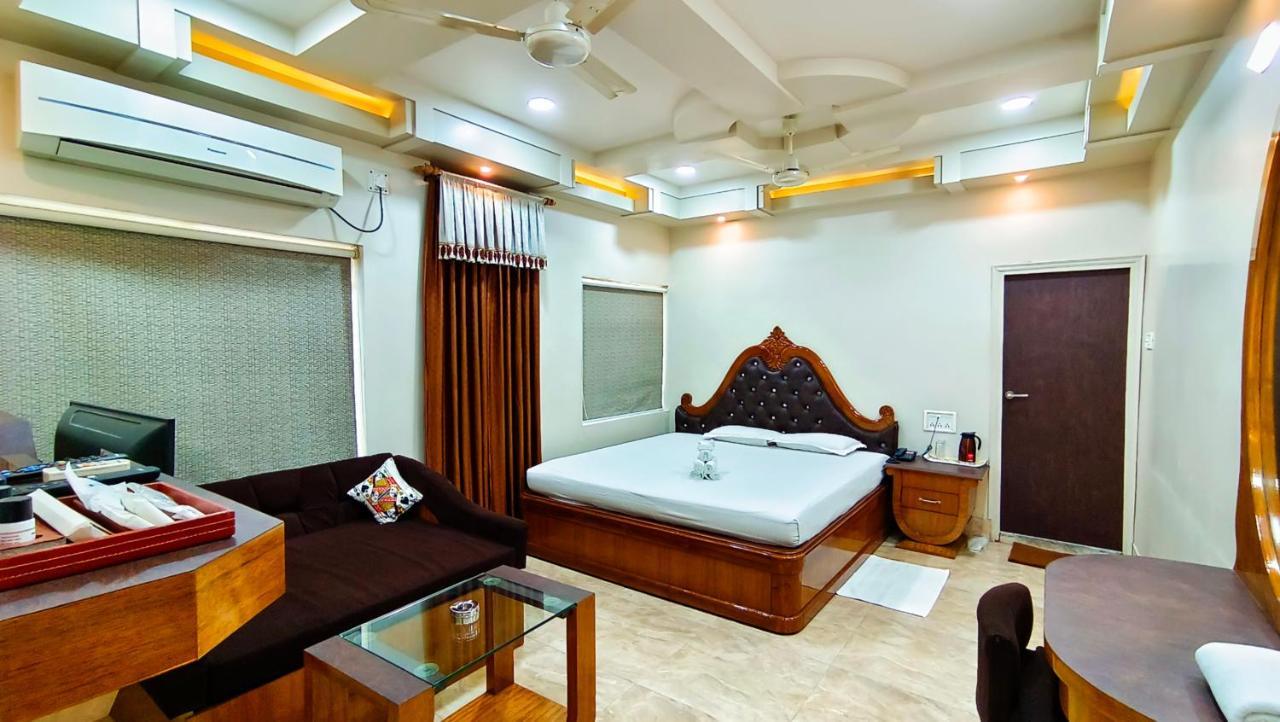 Hotel Samrat Baharampur エクステリア 写真