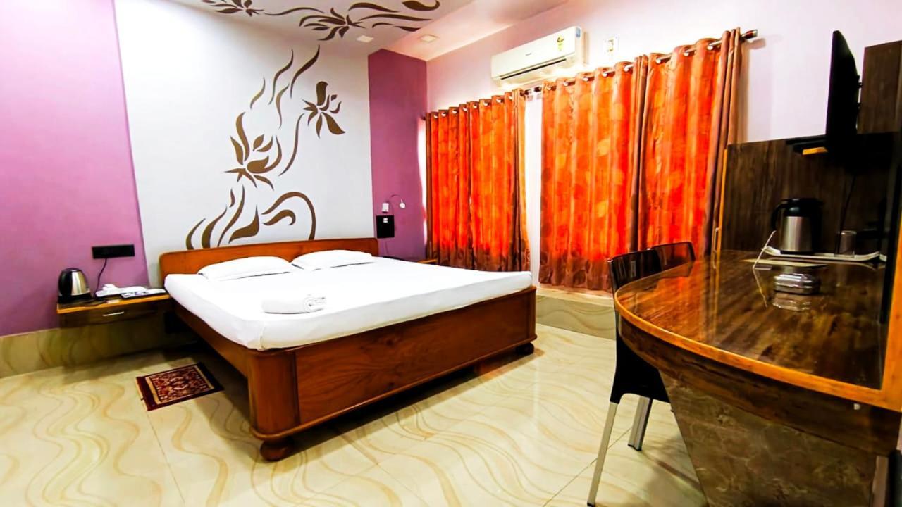 Hotel Samrat Baharampur エクステリア 写真