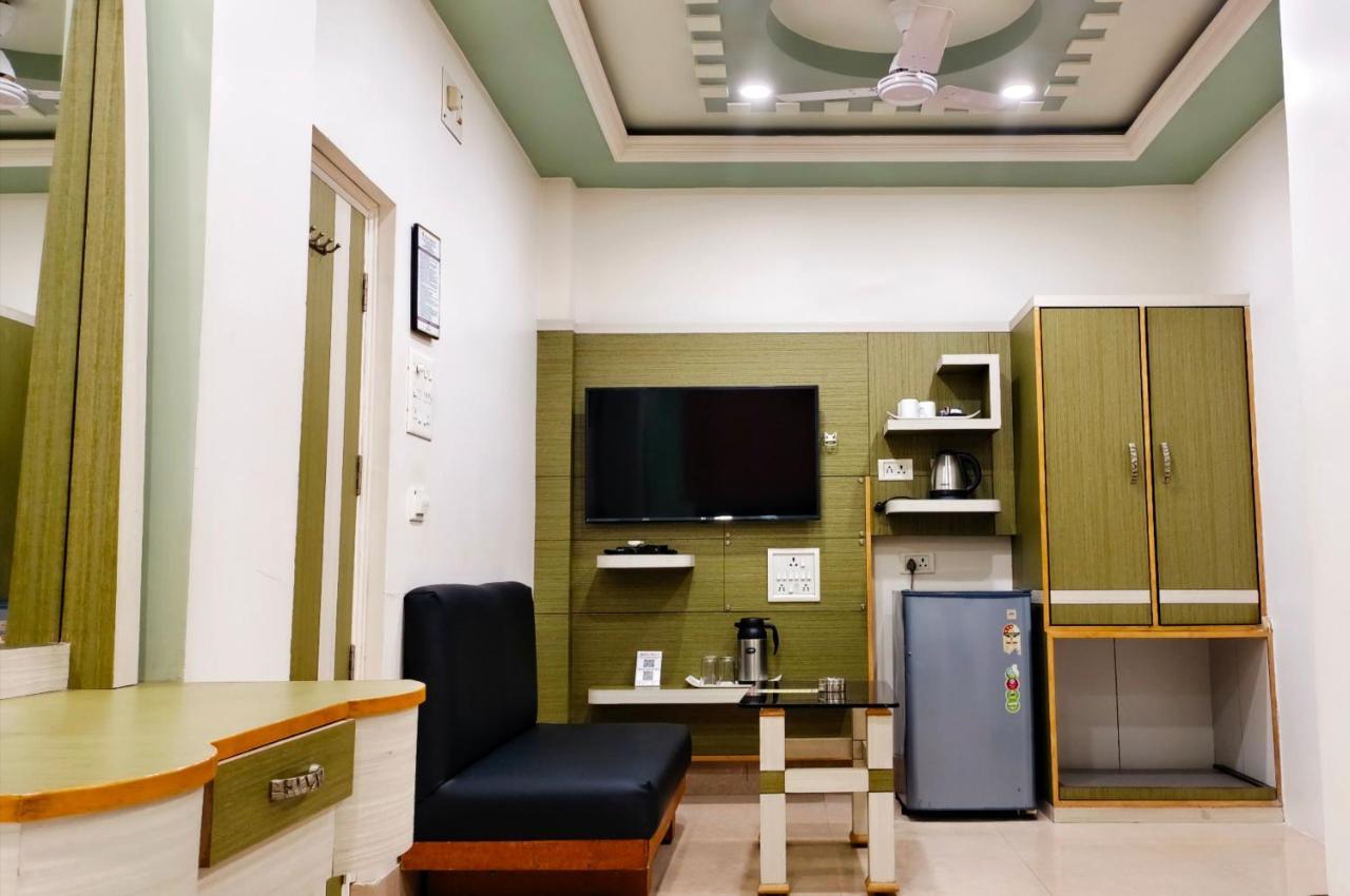 Hotel Samrat Baharampur エクステリア 写真