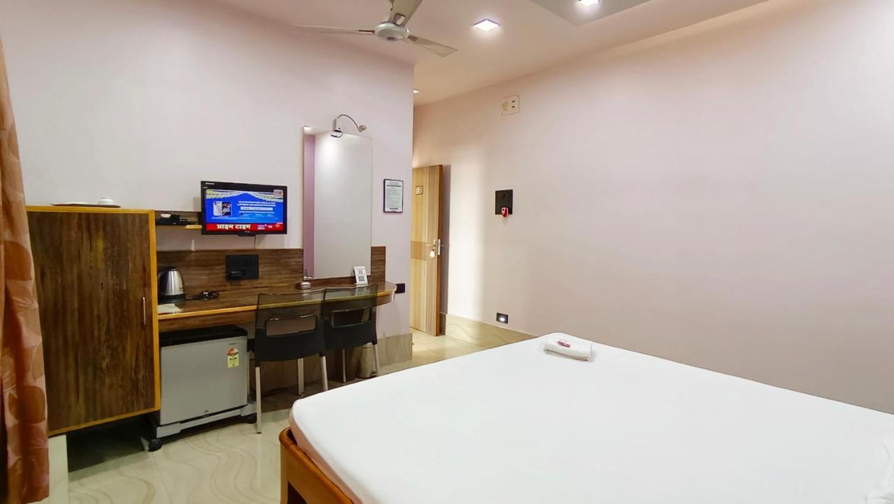 Hotel Samrat Baharampur エクステリア 写真