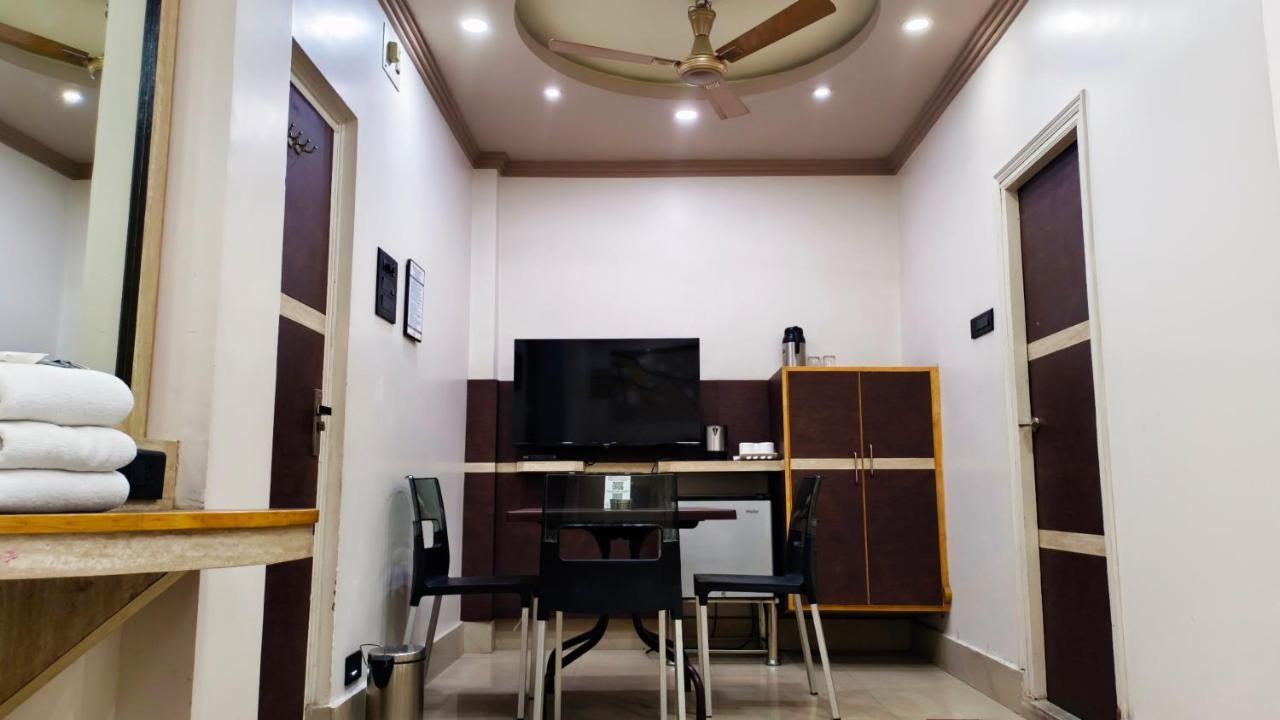 Hotel Samrat Baharampur エクステリア 写真