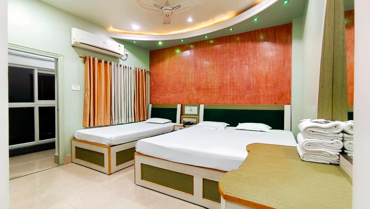 Hotel Samrat Baharampur エクステリア 写真