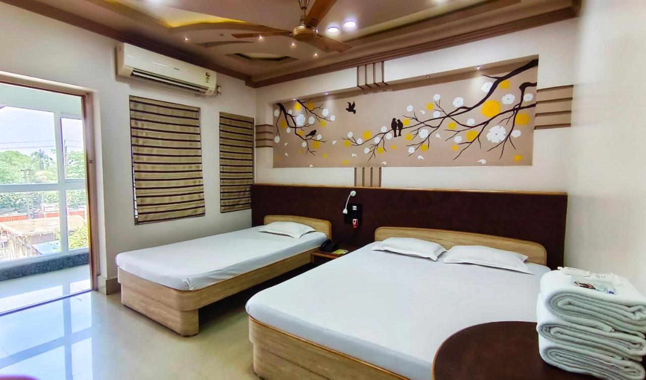 Hotel Samrat Baharampur エクステリア 写真