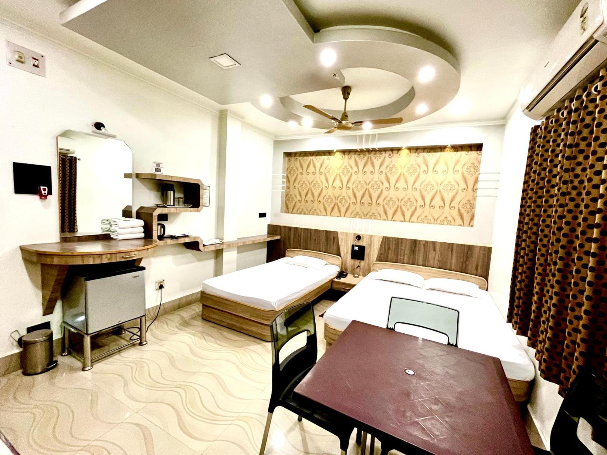 Hotel Samrat Baharampur エクステリア 写真