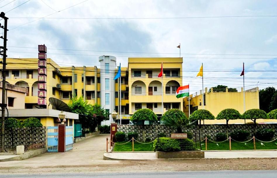 Hotel Samrat Baharampur エクステリア 写真