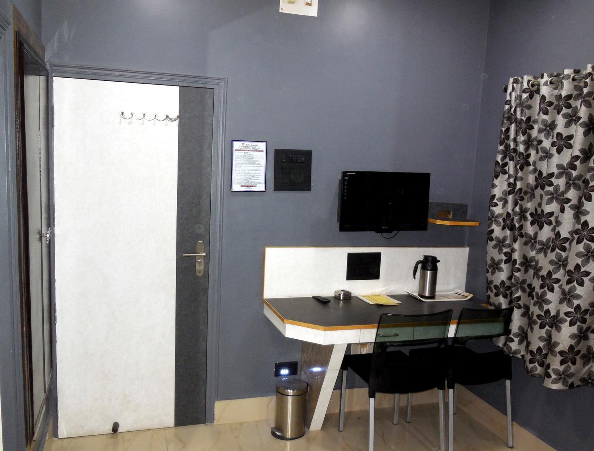 Hotel Samrat Baharampur エクステリア 写真