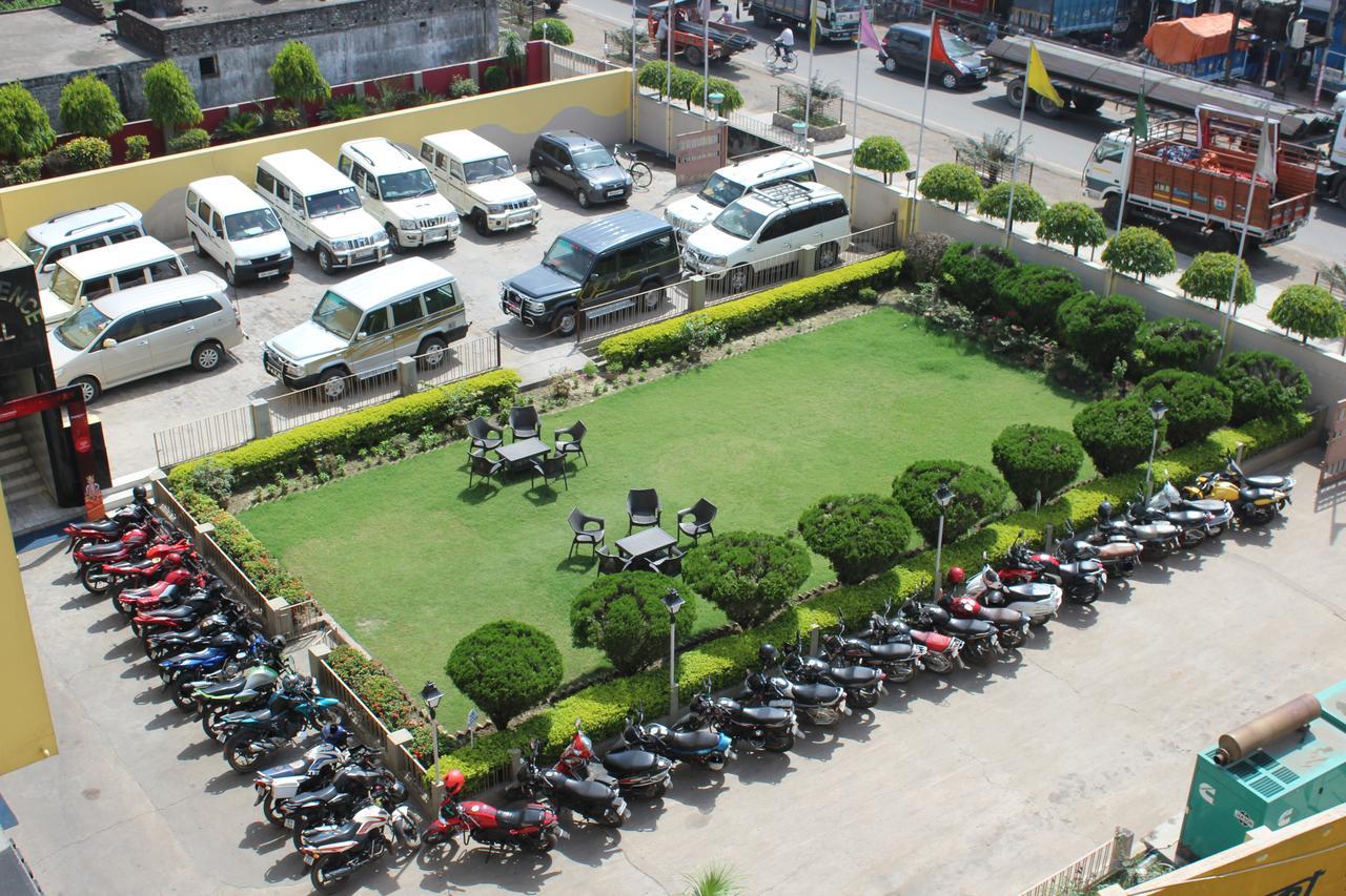 Hotel Samrat Baharampur エクステリア 写真