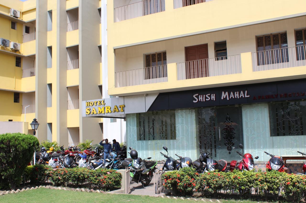 Hotel Samrat Baharampur エクステリア 写真