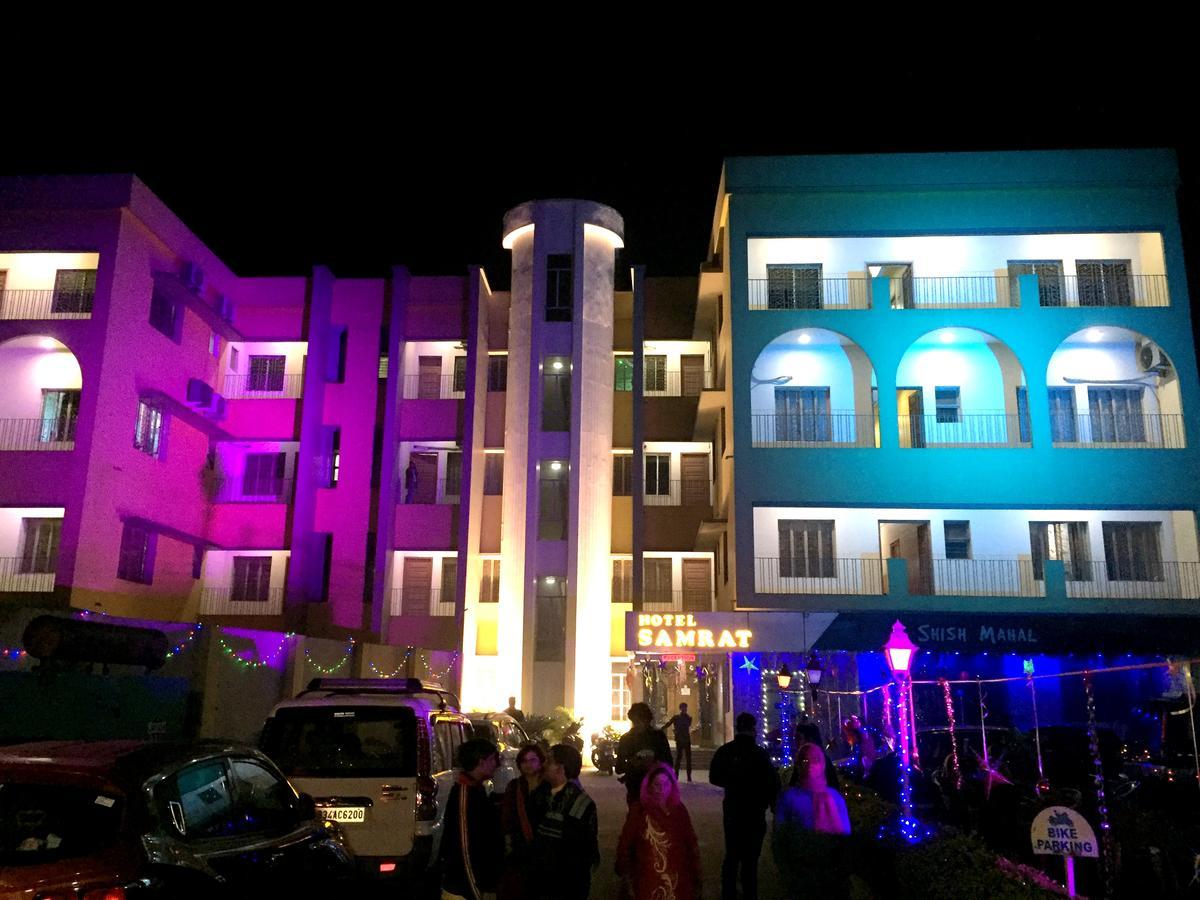 Hotel Samrat Baharampur エクステリア 写真