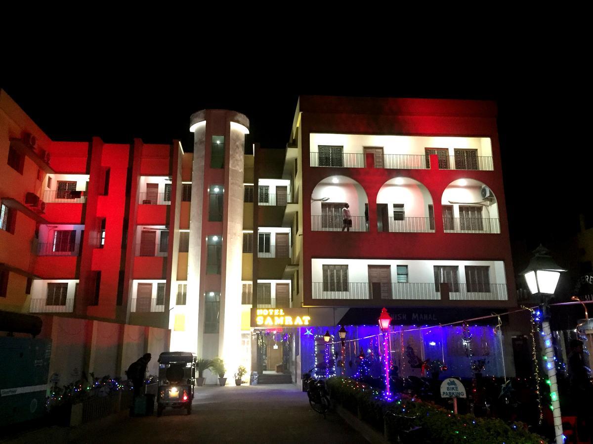 Hotel Samrat Baharampur エクステリア 写真